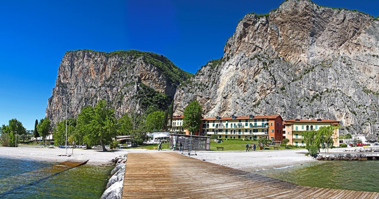 Campione Ora Apartments By Gardadomusmea カンピョーネ・デル・ガルダ エクステリア 写真
